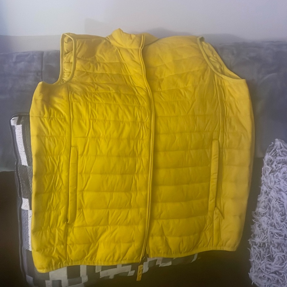 Amazon essentials size medium yellow